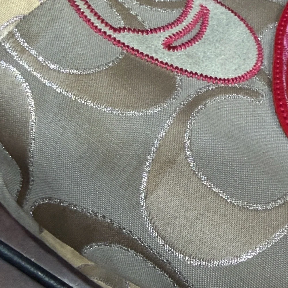 Coach Poppy Limited Edition ‘Heart bag’ 2- hang tags - Picture 13 of 17